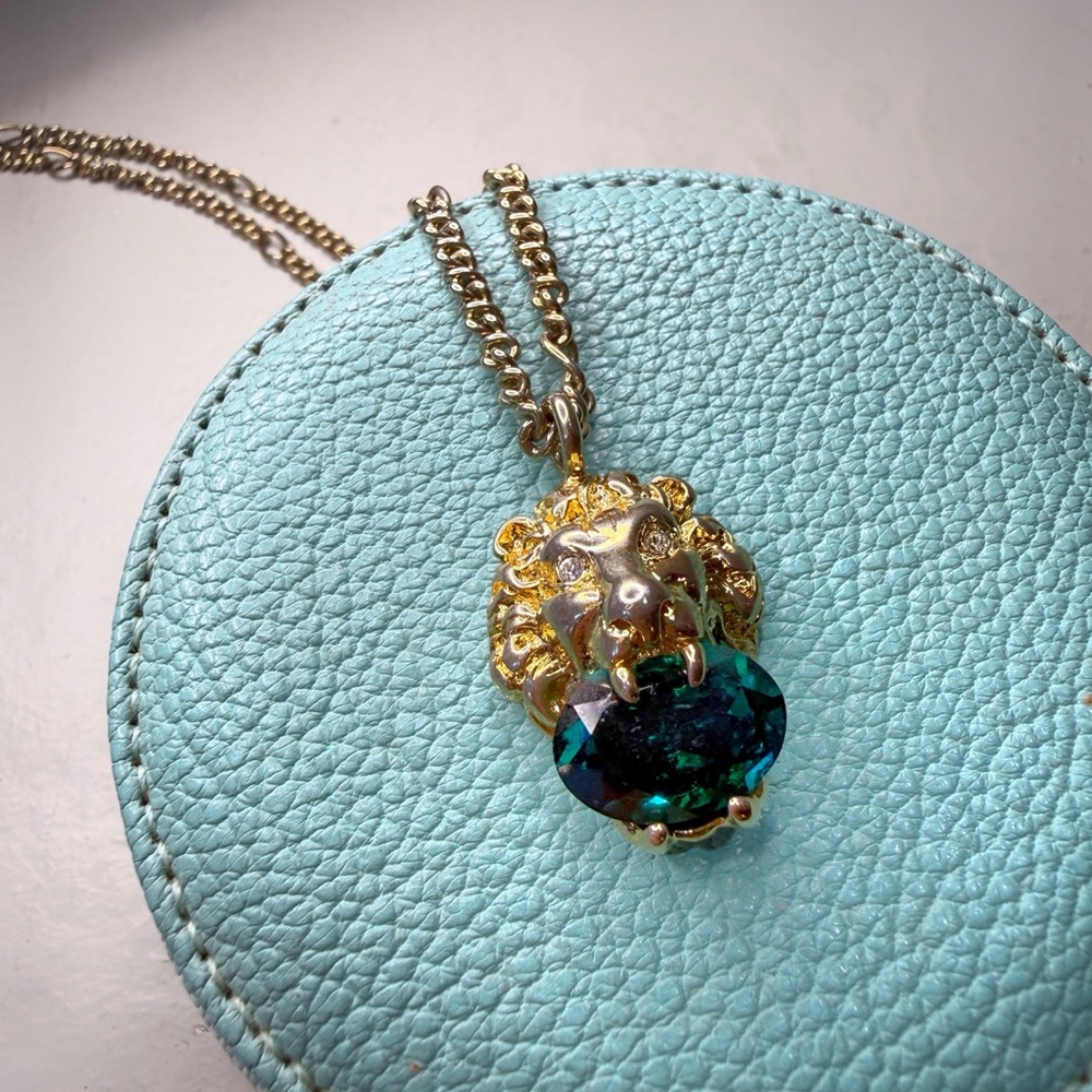 Gucci Lion Feline Pendant Necklace with Green Stone Cat - Picture 11 of 12